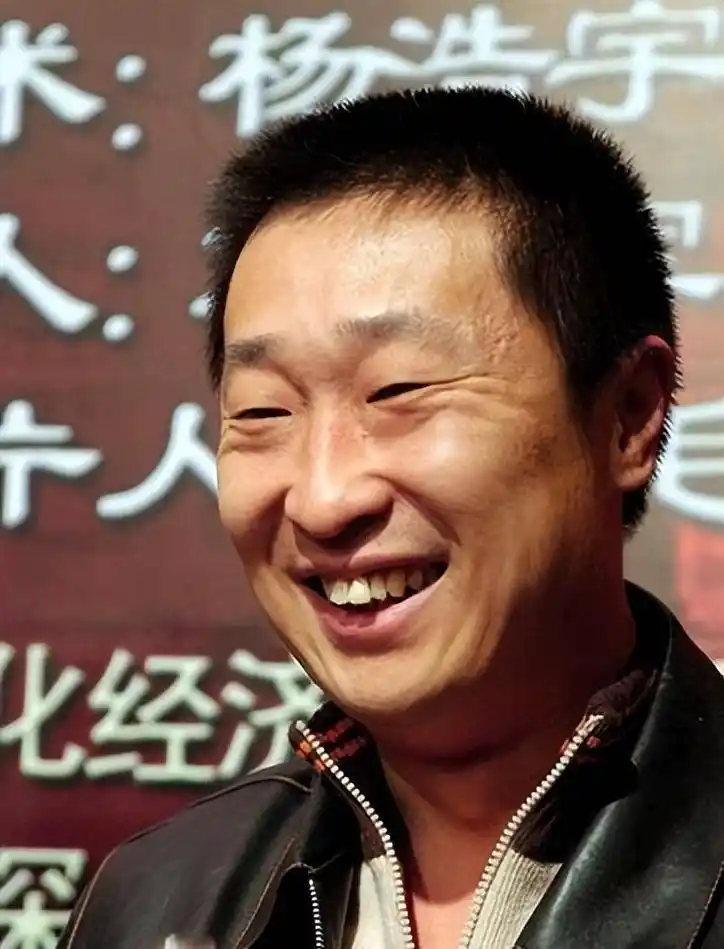 8位丑男演员,娶的老婆咋一个比一个漂亮?_赵亮_杜旭东_刘玉凤