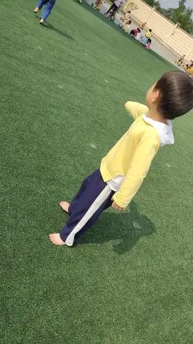 赤足少年,向阳奔跑