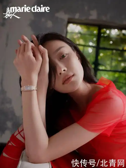 倪妮杂志大片曝光波浪长发与红唇相衬尽显性感妩媚