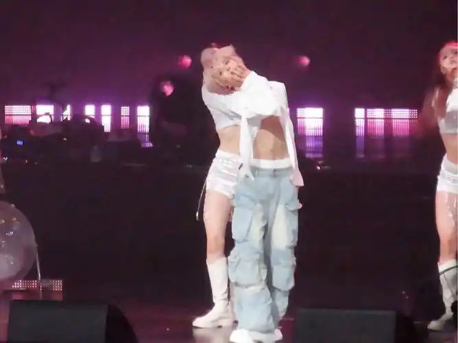 不愧是捂了三年的腹肌!【刘宇跳guilty 】