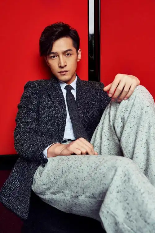 胡歌超话無水印超高清圖#胡歌说要用作品说话##胡歌说梅晓歌即将赴任