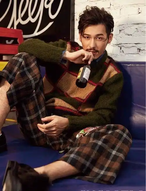 恭喜白宇喜提高富帅,颜值全靠胡子撑,网友:家里有矿就是任性!