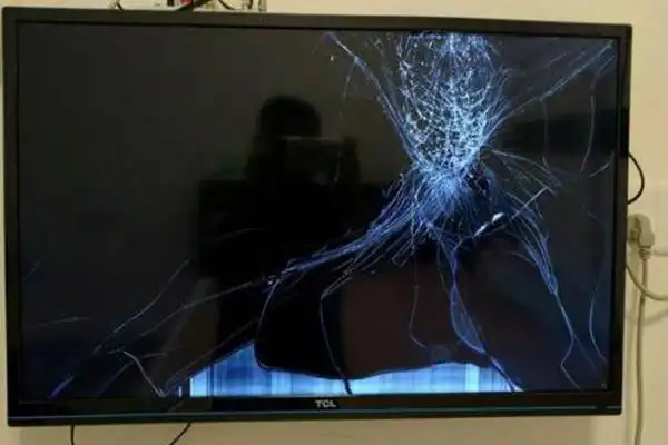 液晶电视屏幕砸坏了能修吗-怎样维修电视屏幕-啄木鸟家庭维修