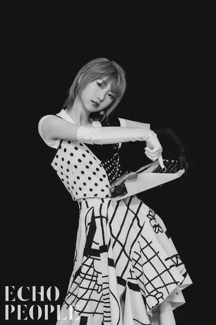 飞宝传媒×汪睿×echopeople围观歌手睿100黑白模式花式pose直接在心