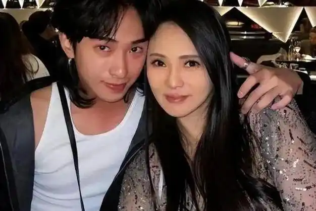 伊能静发文为儿子庆生,哈利小时候照片曝光,网友:母爱从没缺席