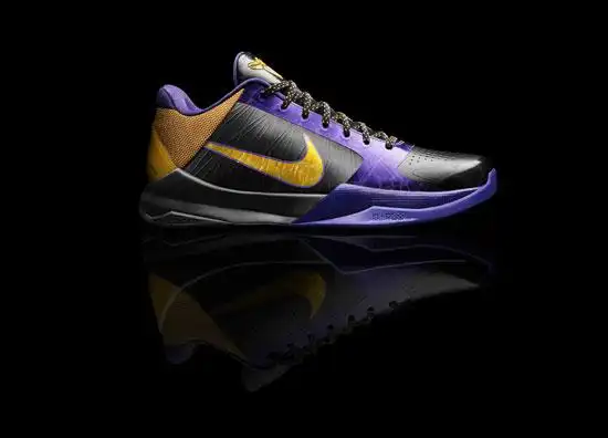 展开全部 科比七代战靴,淘宝上鱼龙混杂,要买货真价实的正品最好言耨