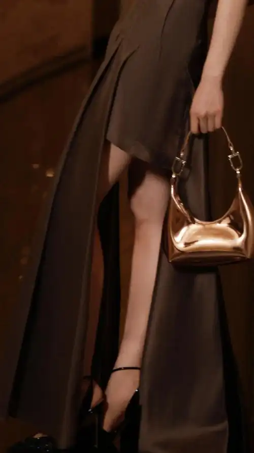 刘诗诗大地色穿搭