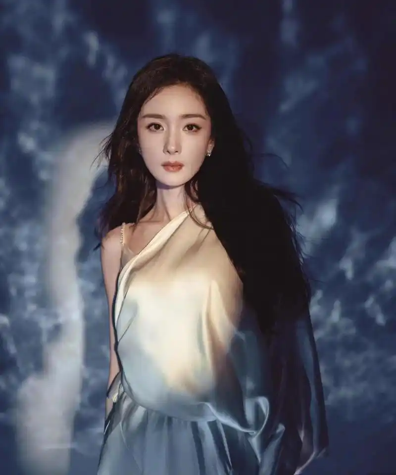 杨幂水波纹大片写真,好美好清透的人鱼公主