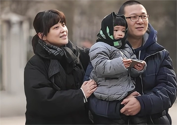 曾剑:娶二婚演员妻子梅婷,婚后生一儿一女,一家四口幸福甜蜜
