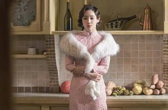 袁姗姗"变身"女特务,穿旗袍优雅又知性,演绎东方女人的古典美