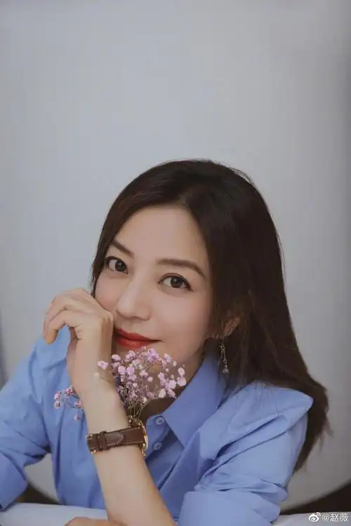 赵薇自曝当初签约张哲瀚原因基本功好忧郁气质