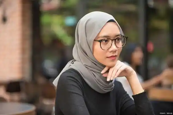 回族的女人戴头巾的由来