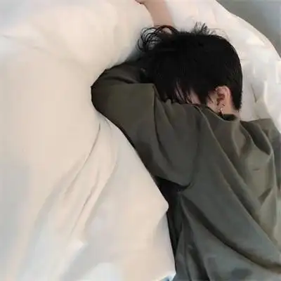 qq头像男生冷漠帅气 高清男头真人qq最新图片大全_男生头像_美头网