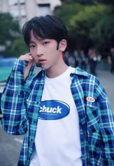 里眼神出戏,战火中难掩少年明媚,16岁张俊一并不单一_观众_湖北_电影