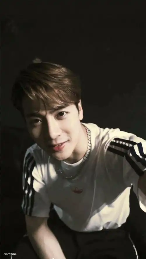 王嘉尔手机壁纸来喽!