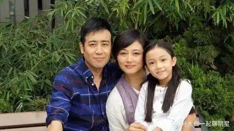 靳东的老婆,于和伟的老婆,张嘉译的老婆,差距一目了然!