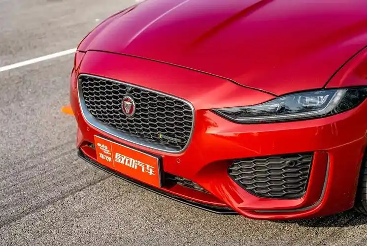 全新捷豹xel运动系列从外观来看它依旧是那头动感十足的豹子,合理的