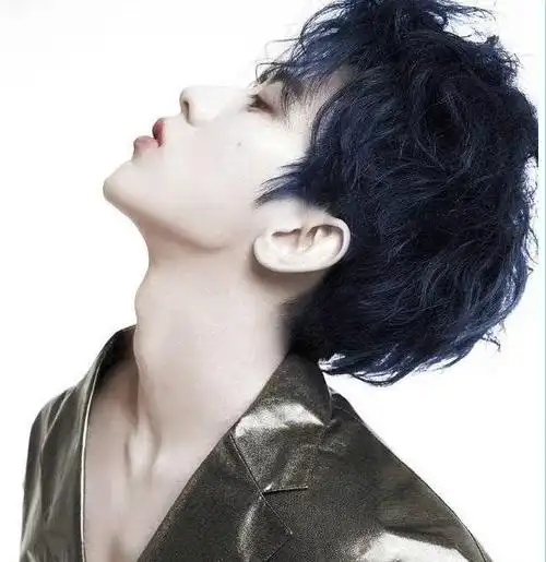 蔡徐坤#仰头喉结鲨,是你心中的完美视角嘛