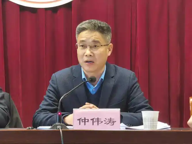 公交集团召开二届四次职工代表大会暨二届四次会员代表大会