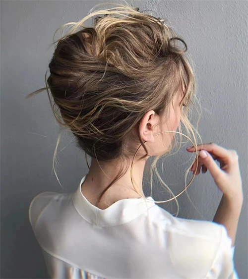 百搭精致盘发 优雅高贵气质好_盘发发型 - 美发站