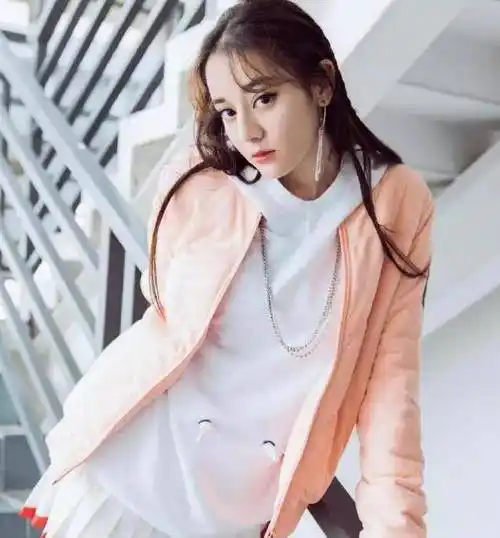 迪丽热巴盛世美颜招来许多绯闻男友,杨洋是最后一个_黄景瑜_邓伦_鹿晗