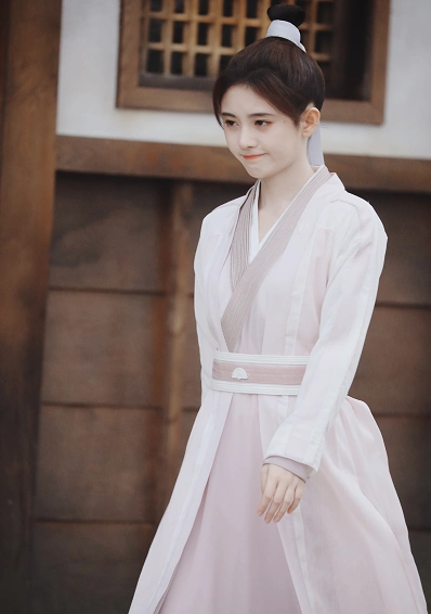 鞠婧祎小龙女定妆被公开,被赞超越刘亦菲,网友:像极了我姑妈_造型