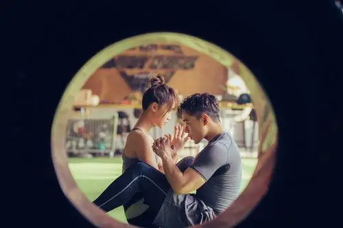 曹骏蓝盈莹公开情侣写真 尽显甜蜜与幸福!