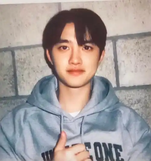 都暻秀严肃可爱