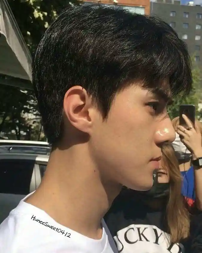 吴世勋素颜遭遇"怼脸拍",嘟嘴表示无奈,"男友角度"太心动