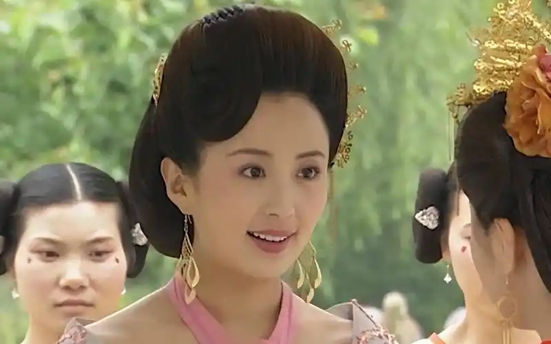 杨童舒:我不是于和伟老婆,老公是普通商人,和丈夫相爱至今