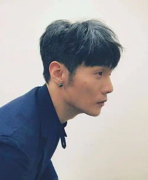 38岁李荣浩15岁辍学19岁车祸险丧命10年幕后终逆袭成导师