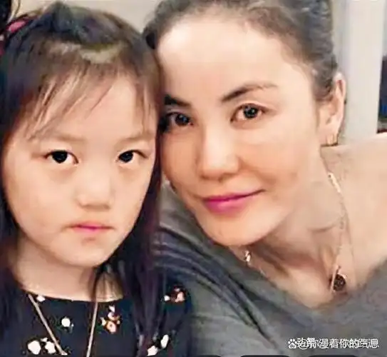 王菲女儿窦靖童,被问怎么称呼谢霆锋,叫霆锋叔叔还是叫霆锋哥哥