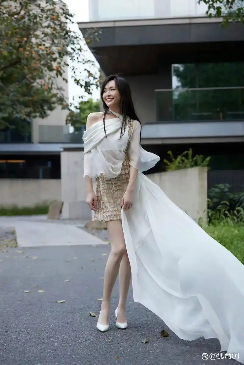 1,孙怡身边玩的好的异性不少.