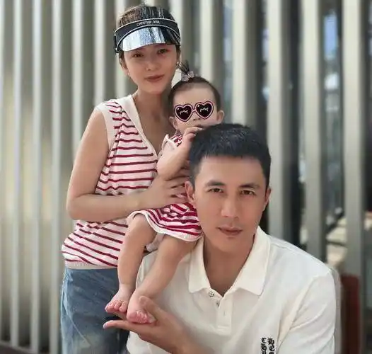 杜淳老婆晒素颜,被疑整容删差评,王灿怒怼"挑刺"网友脾气火爆_王灿录