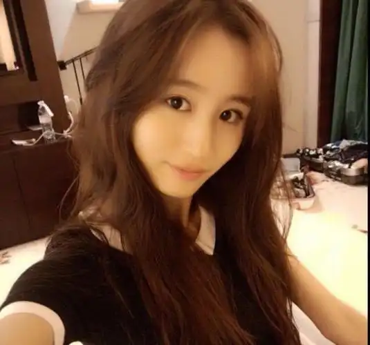 2017年,聂欢参演电视剧《通天狄仁杰》,饰演冷月2022