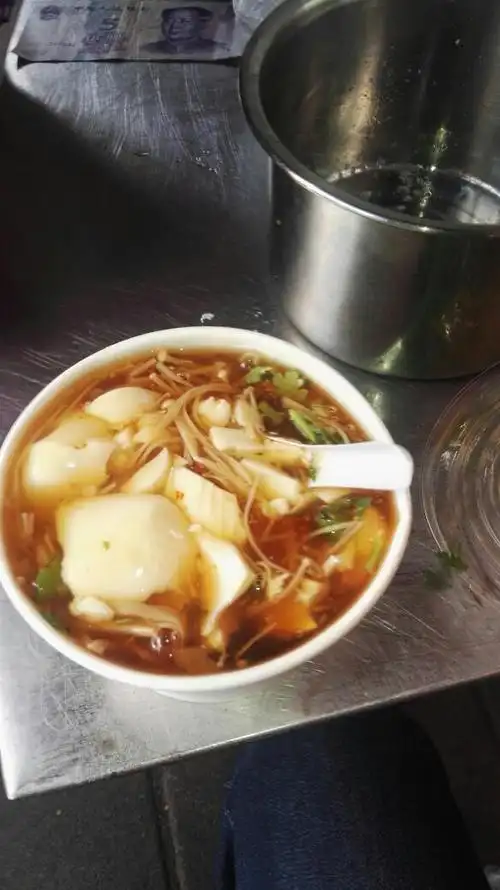 哈尔滨人喝的豆腐脑卤汁怎么做,又叫东北打卤豆腐脑,卤汁里面有金针菇