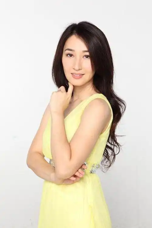 如果香港复古美人有一个标准那么这个标准的名字叫关咏荷