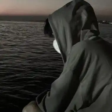 海边男头像背影高清侧脸伤感 帅哥必用的意境男头像高清图片_男生头像