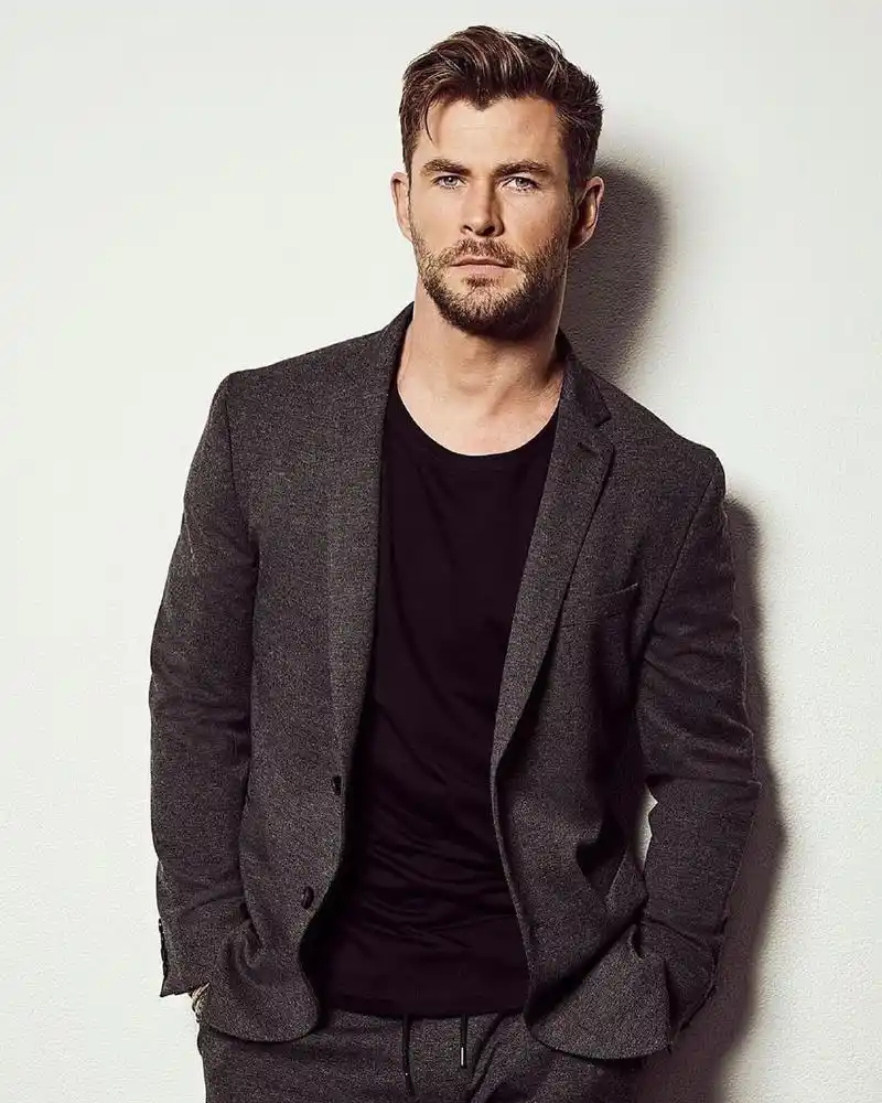 37岁"锤哥"新写真曝光!络腮胡 美式大背头发型,帅到掉渣哇