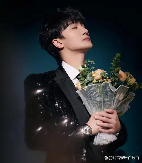 周深三场大型晚会疯狂屠榜,电影之夜三首金曲串烧,官媒力挺盛赞