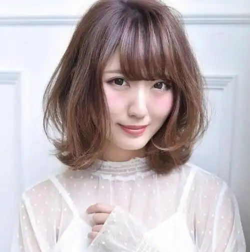 脸大的女生适合什么刘海?