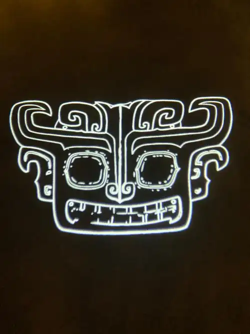 三星堆神鸟面具