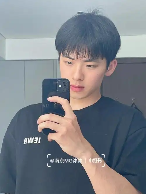 不烫不染也好看的发型推荐自然碎盖