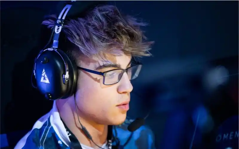 twistzz csgo 走打ak爆头?真实嗷