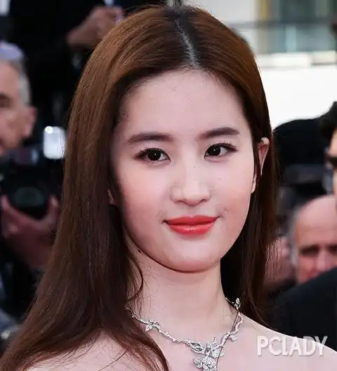 刘亦菲赵丽颖蒋欣 肉脸女星美过蛇精脸