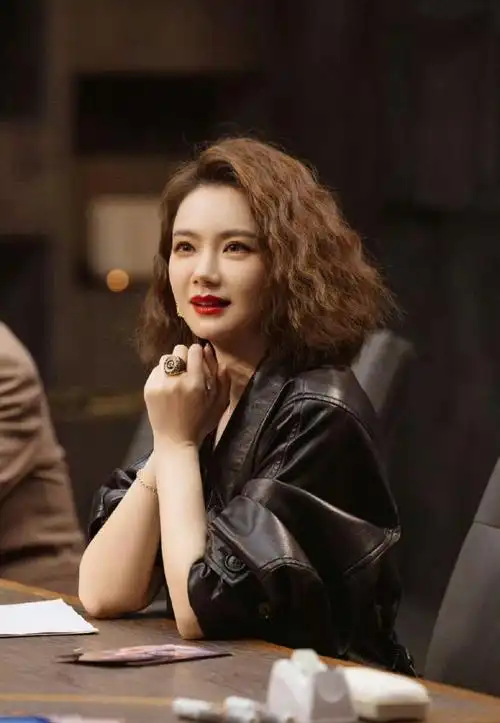 戚薇叛逆期维持到了现在##谁送戚薇一台能好好打字的手机