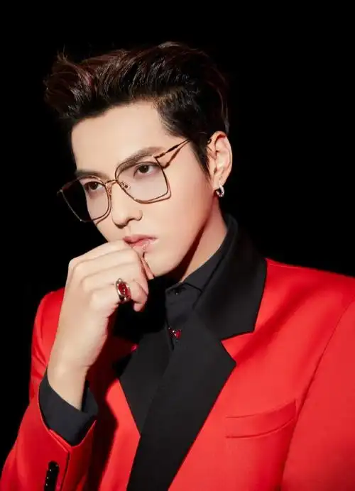 2021吴亦凡北京台春晚_图片_视频集锦-爱豆app