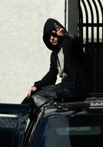 贾斯汀比伯酒驾被捕无悔意 酗酒嗑药劣迹斑斑【18】