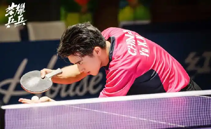 荣耀乒乓今日开播小白和洲洲的肌肉线条太燃了