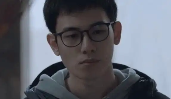 2,胡先煦当初高考,文化课成绩超出艺术线就十分,考入中央戏剧学院以来